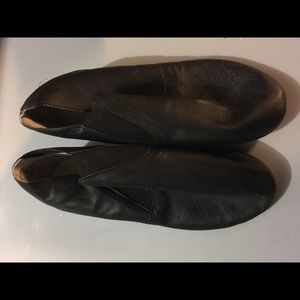 Theatricals dance flats